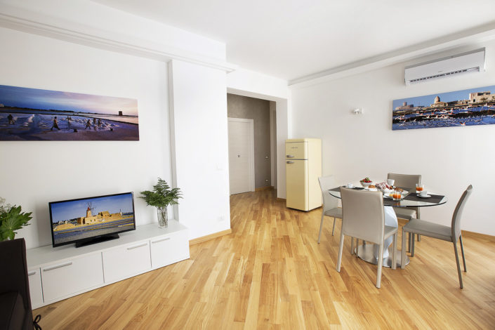 Foto bellissime per alberghi e case vacanza di lusso, bed and breakfast di charme, luminose e di alta qualità professionale. Ottima post produzione. In foto casa vacanze con parquet