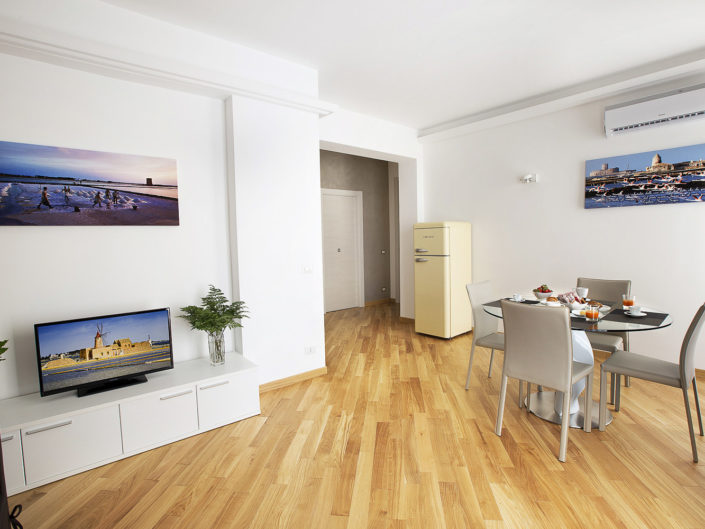 Foto bellissime per alberghi e case vacanza di lusso, bed and breakfast di charme, luminose e di alta qualità professionale. Ottima post produzione. In foto casa vacanze con parquet