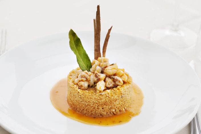 Fotografo per ristoranti food piatti gourmet in questa fotografia cous cous di pesce