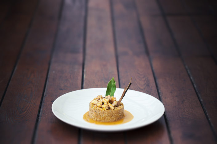 Fotografo per ristoranti food piatti gourmet. In foto c'è il cous cous di pesce