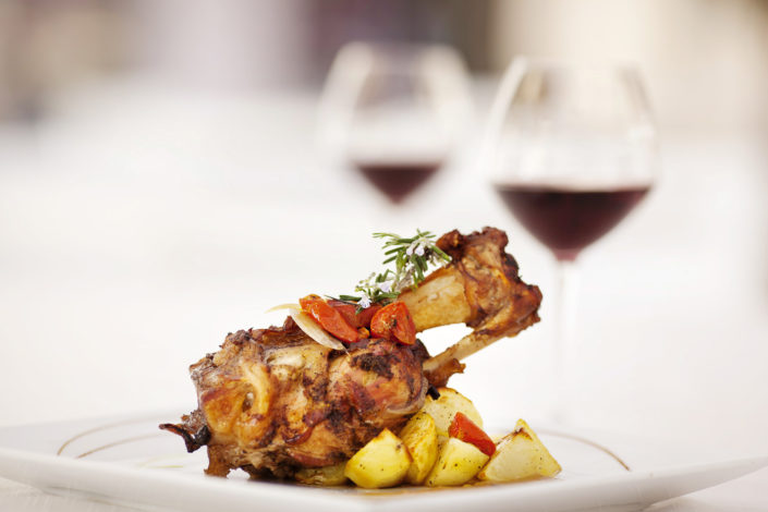 Food Photography. Fotografo di food per ristoranti, cafe gourmet, pasticcerie e gelaterie di gusto. Pollo e patate al forno gourmet