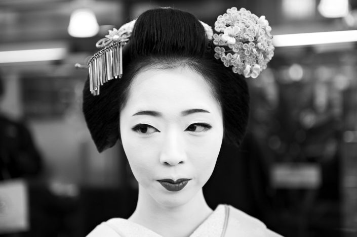 Foto Reportage in bianco e nero realizzate in Giappone, Usi e costumi di un popolo, qui in foto primo piano di una Geisha a Kyoto
