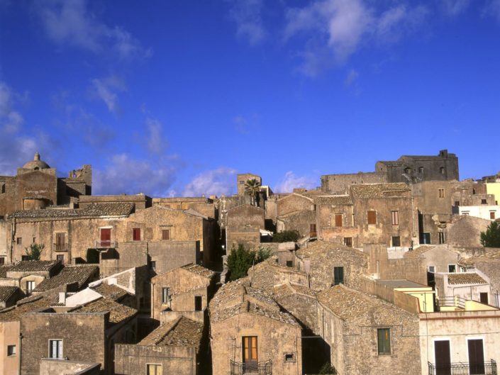 Erice con cielo azzurro Foto per arredo moderno o classico stampata su tela o su pannello in vari formati