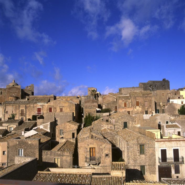 Erice con cielo azzurro Foto per arredo moderno o classico stampata su tela o su pannello in vari formati