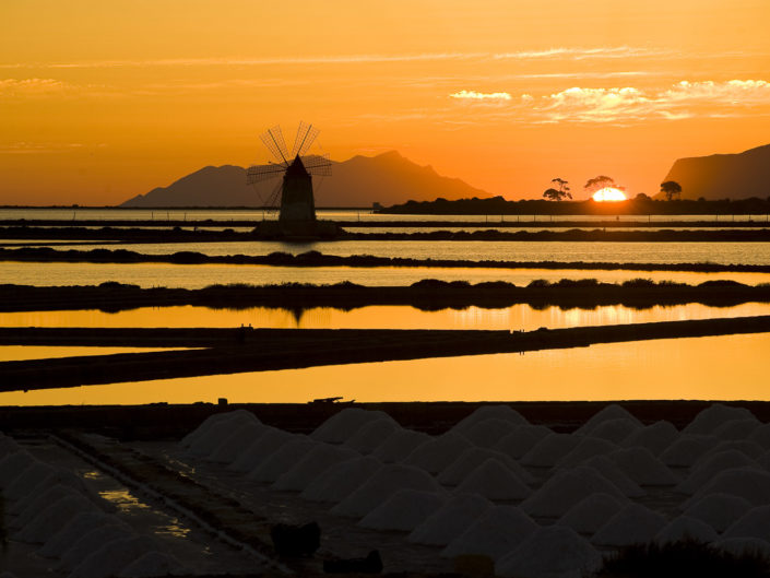 Stampa su tela o pannello di una fotografia delle saline al tramonto