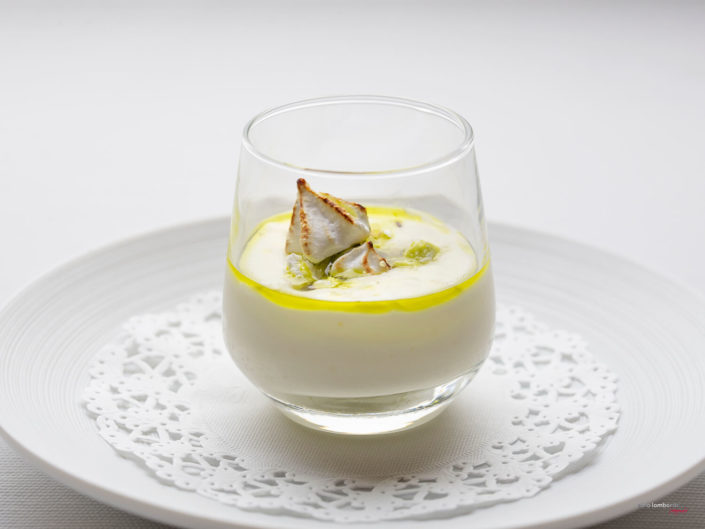 Dessert di panna e olio Fotografie Cucina Gastronomica Mediterranea