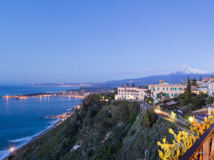 Golfo di Taormina e sfondo del Monte Etna, fotografia di viaggio